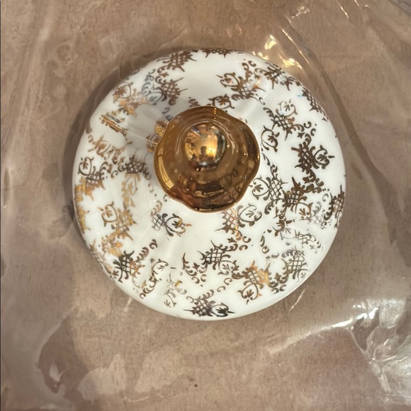 Bavaria Fash Elegant Gold and White Teapot - Picture 7 of 11